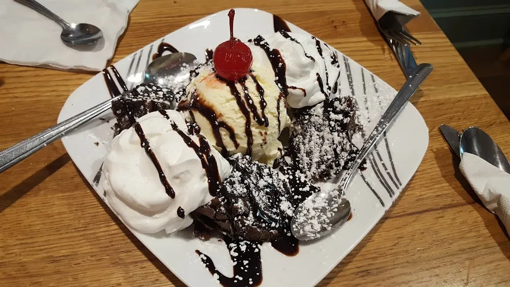 Hot Fudge Brownie Sundae